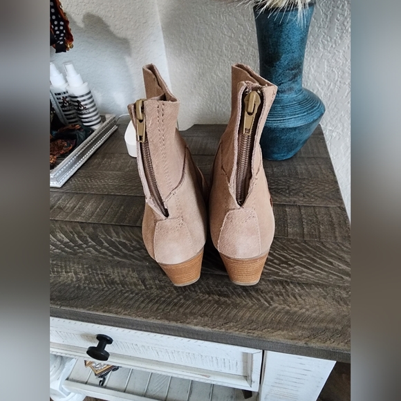 Matisse Shamus Distressed Suede Ankle Boots - Picture 3 of 4